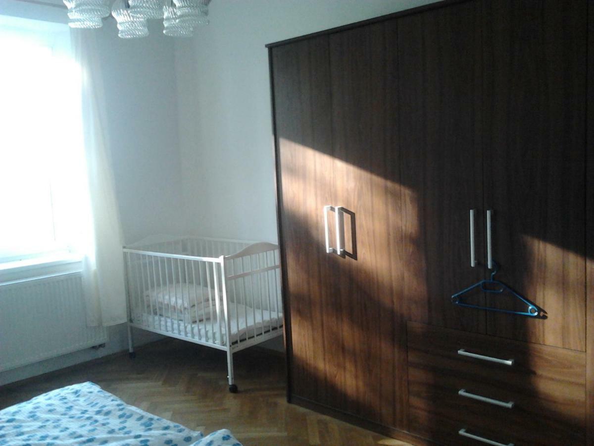 Апартаменты Apartman Ella - Tabor -Cz - U Stadionu Miru 1735 Экстерьер фото